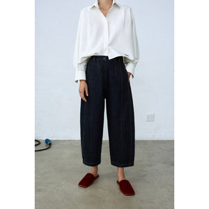 seam curved denim pants