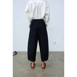 seam curved denim pants
