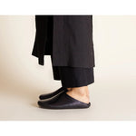 outdoor slipper in black