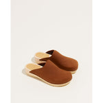 contour clog on flat base in tobacco