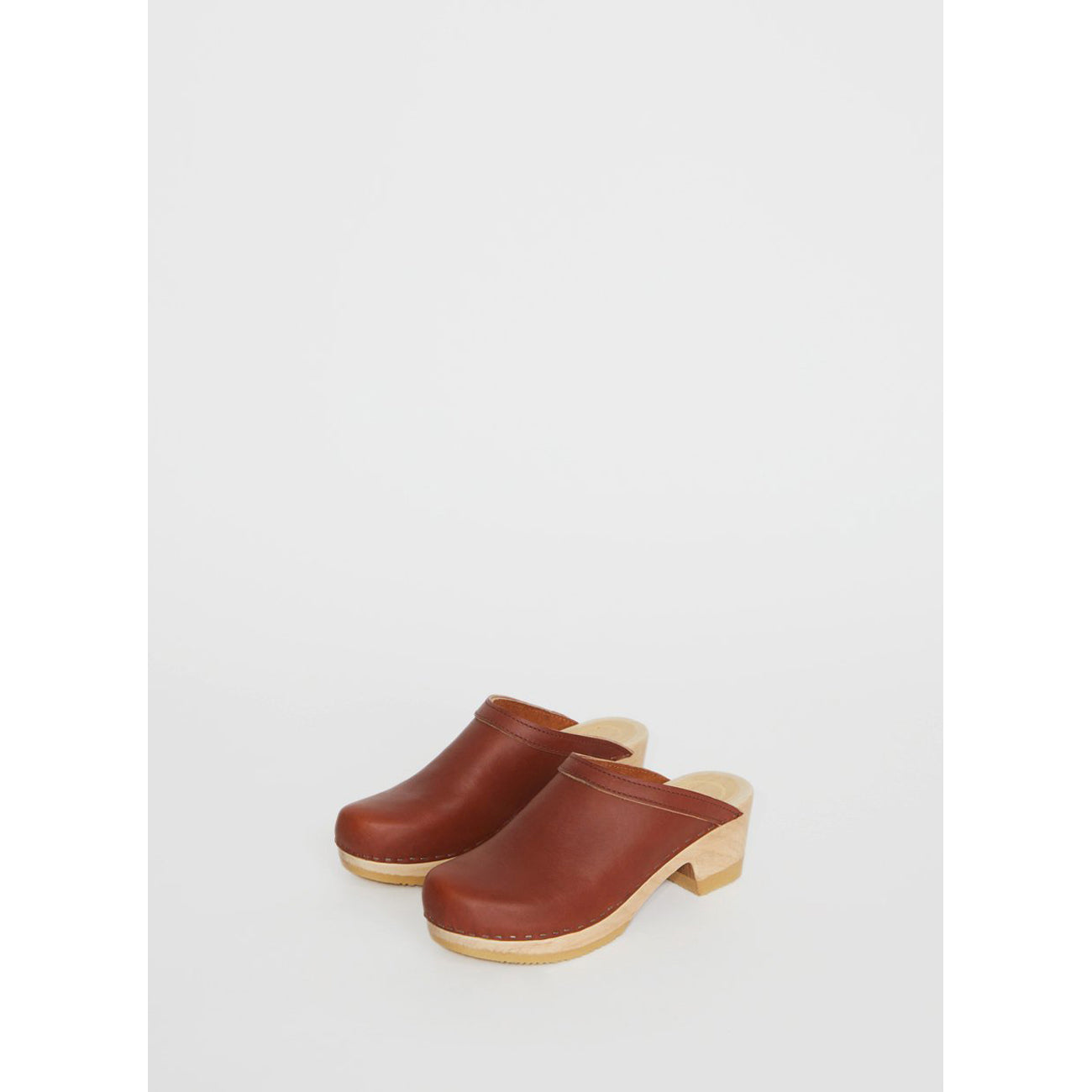 old school mid heel clog in bourbon